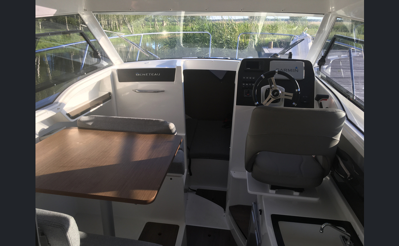 Beneteau Antares 8-kuva-7